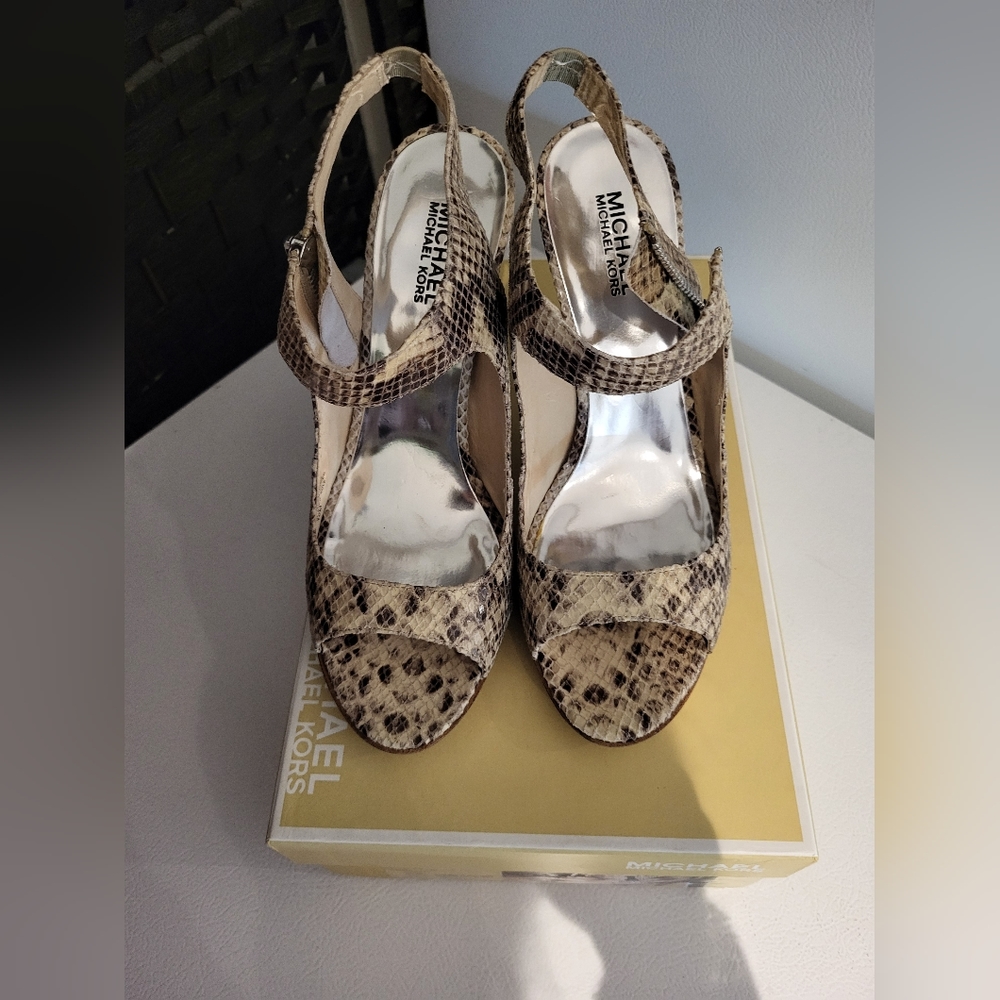 MICHAEL KORS SIZE 10 PYTHON PRINT LEATHER STAPPY HEEL
